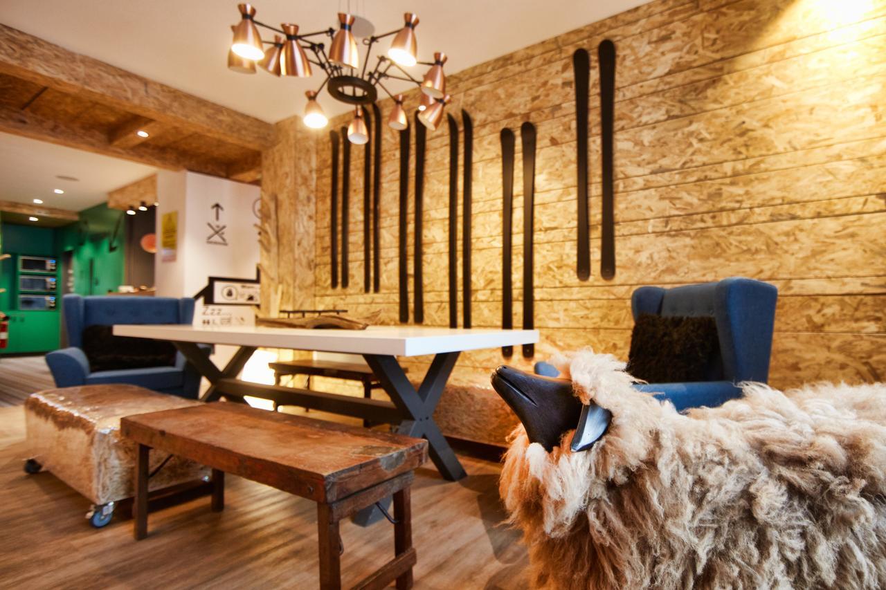Moontain Hostel Oz ภายนอก รูปภาพ