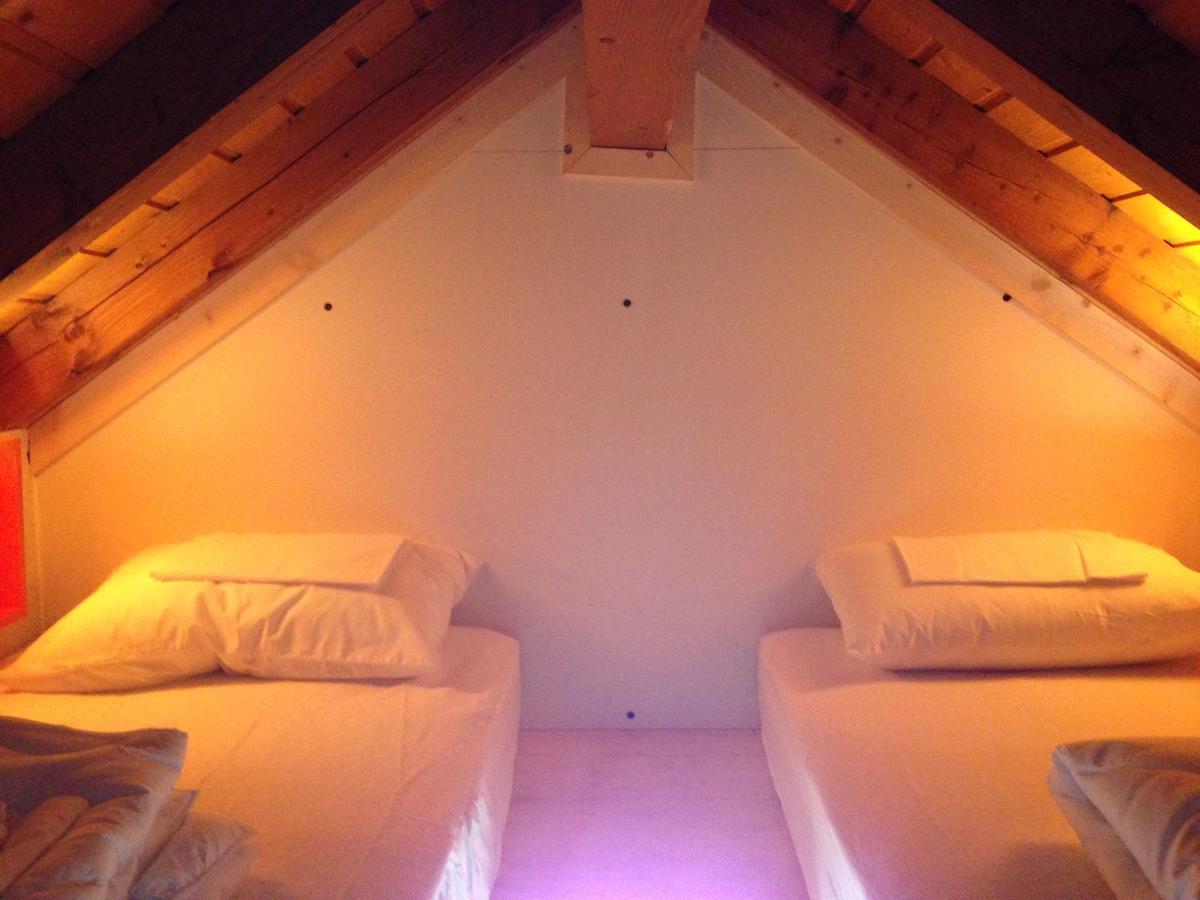 Moontain Hostel Oz ภายนอก รูปภาพ